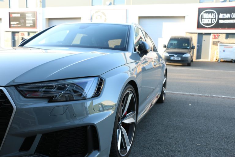 Photo 2 - Audi RS4