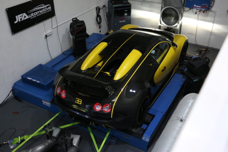 Photo 13 - Bugatti Veyron 16.4