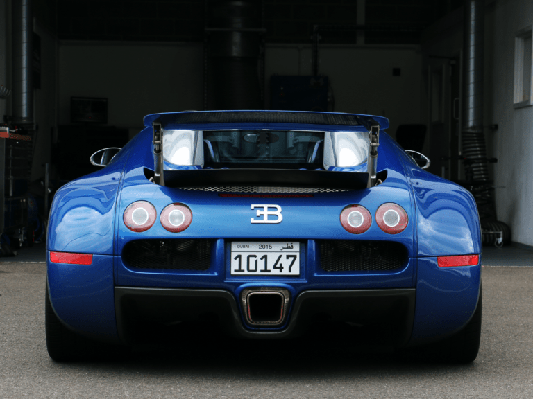 Photo 2 - Bugatti Veyron 16.4