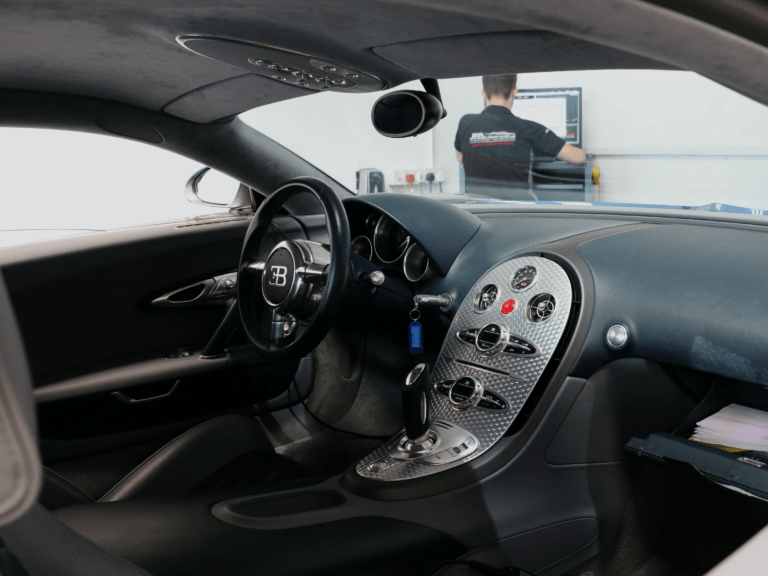 Photo 6 - Bugatti Veyron 16.4