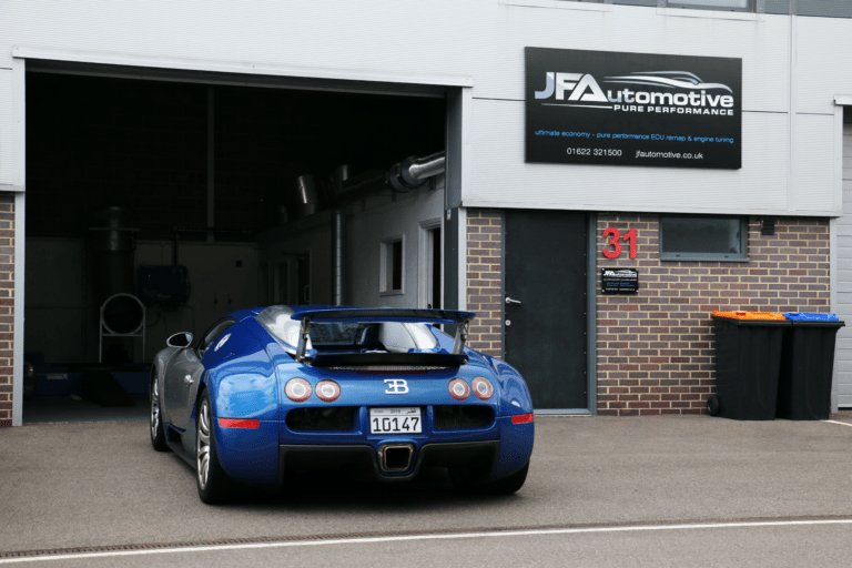 Photo 1 - Bugatti Veyron 16.4