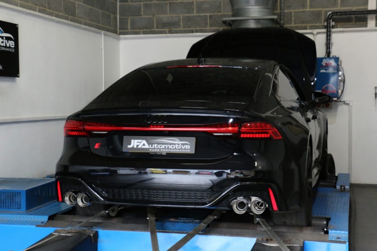 RS6/7 C8 Tuning - Black RS7 strapped down JFA's dyno ready for tuning!