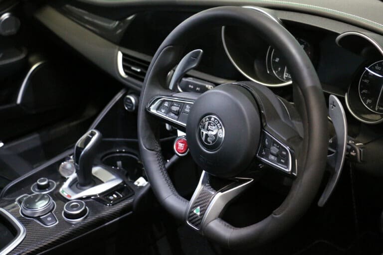 Alfa_Romeo_Guilia_Quadrifolio_Steering_Wheel
