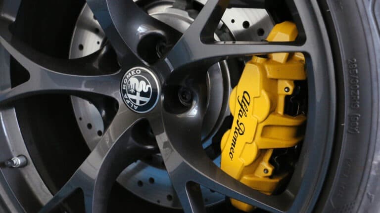 Alfa_Romeo_Guilia_Quadrifolio_Wheel_Close
