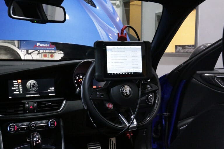 Blue_Alfa_Guilia_Quadrifoglio_Interior_With_Software_Scan