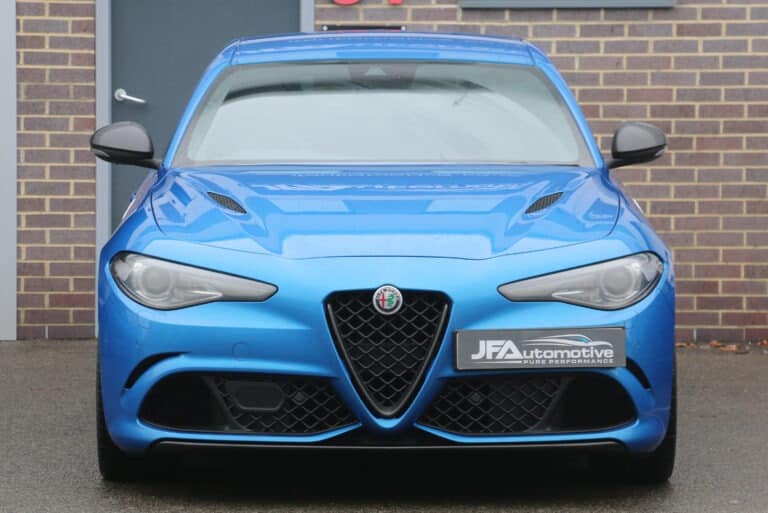 Blue_Alfa_Guilia_Quadrifoglio_Outside